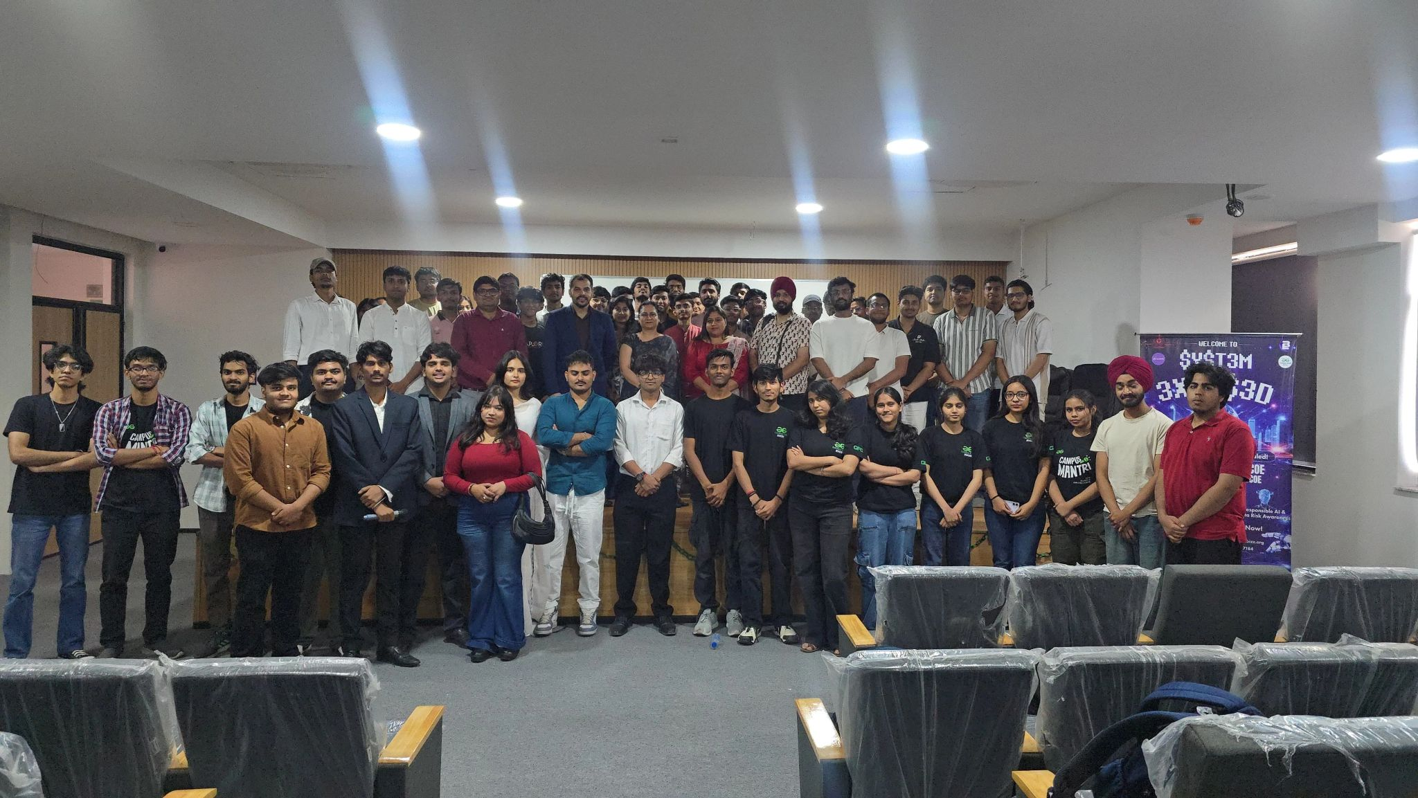 Kartik Bhattacharya with students and organisers at the EthicBizz x TNP BVCOE System Exposed cybersecurity event group photo at BVCOE auditorium